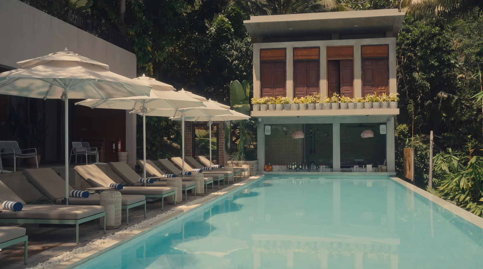 The pool recomposed as a wide, empty horizontal frame.